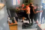 Arnavutköy’de husumetlilerinin dükkanını silahlarla bastılar, o anlar kamerada