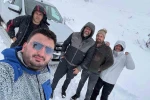 Artvin’de yayla yürüyüşü yapan grup kar sürpriziyle karşılaştı