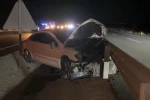Aşırı süratle 2 aracı hurdaya çeviren sürücü, otostop çekip kaçtı