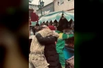 Askerde sandığı oğlunu karşısında gören anne duygulandı