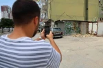 Aşkını köprü altına ve duvarlara yazdı, vatandaşlar tepki gösterdi