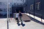 ATM’ye geleni sahte dekontla dolandırdı, polisten kaçamadı