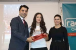 Avrupa’nın zirvesi, 15 yaşındaki Esmira’nın