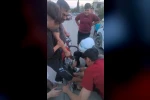 Ayağı bisiklete sıkışan çocuğun yardımına Yunus polisleri yetişti 
