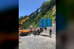 Ayder Yaylası yolundaki izinsiz yapılar kaldırıldı