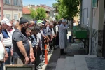 Ayşe teyze aracın altında kaldığı sokaktan son yolculuğuna uğurlandı