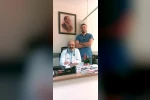 Baba oğul aynı hastanede görev yapıyor