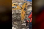 Baba ve oğlu göçük altında kaldı: 2 yaralı