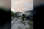 Bağ evi yangınında ev küle döndü, otomobil zarar gördü