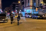 Bağcılar’da seyir halindeki otomobile silahlı saldırı: 2 yaralı