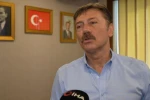 Bahçelievler Belediye Başkanı Hakan Bahadır, işgaliye indirimini reddeden CHP’yi pankartla vatandaşa şikayet etti