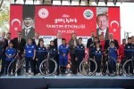 Bakan Bak: "Lütfen çocuklarınızla konuşun, çocuklarınıza sarılın, çocuklarınıza sevginizi aktarın"