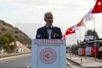 Bakan Uraloğlu: "Dünyanın çevresinin 4’te 3’ü kadar bölünmüş yol yaparak, 30 bin kilometrelik dev eşiği geride bıraktık"