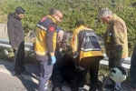 Bakırköy’de kamyonete çarpan motosikletli yaralandı