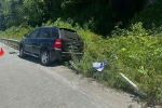 Bariyer aracın motoruna saplandı: 1 yaralı