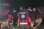 Bartın’da otomobil bariyerlere çarptı: 4 yaralı