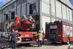 Başakşehir’de çinko kaplama atölyesinde yangın paniği: İşçiler yanan binada sigara içerek o anları kaydetti