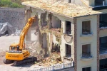 Başiskele’de ormanlık alana inşa edilen 3 katlı kaçak yapı yıkıldı