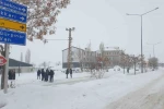 Başkale’de kar yağışı