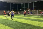 Başkan Çenet, söz verdiği halı sahayı tamamlayıp öğrencilerle sahaya çıktı 