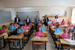 Başkan Özdoğan, Hacılar’da karne coşkusuna ortak oldu