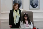 Başkan Şahin koltuğunu devretti
