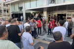 Başkan Tugay Karşıyaka’da çöp toplattı, işçiler karşı karşıya geldi