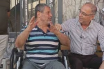 Başkan Yapar, engelli vatandaşa verdiği sözü tutarak tekerlekli sandalyeyi teslim etti