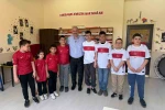 Başkan Yıldız sözünü tuttu öğrencilere milli forma hediye etti