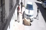 Batman’da çocukların yaktığı karton park halindeki otomobili tutuşturdu