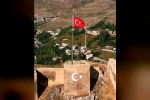 Bayburt Kalesi’nde Türk Bayrağı yenilendi 