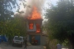Bayındır’da iki katlı ev yanarak kül oldu