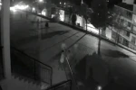Bayrak direği devrildi, çocuklar bayrağı Atatürk büstüne astı