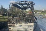 Bayrampaşa’da minibüs alevlere teslim oldu