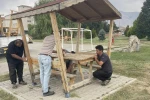 Belediye ekipleri şehir mobilyaları üretiyor