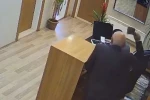Belediye personeline satırla saldırı anı kamerada