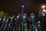 Berlin’de Filistin’e destek gösterisinde polisten sert müdahale