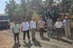 Beyağaç Belediye Başkanı Sezayi Pütün asfaltlama çalışmalarını yerinde inceliyor 