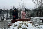 Beyaza bürünen Çamlıca’da kar topu savaşı görenleri gülümsetti