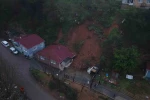 Beykoz’da toprak kayması: Tek katlı ev ve otomobil hasar gördü