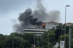 Beyoğlu’nda 5 katlı binanın bacasında çıkan yangın paniğe neden oldu