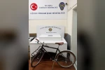 Beyoğlu’nda bisiklet çalan hırsız kamerada