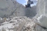 Beytüşşebap’ta karlı yolları açma çalışmaları devam ediyor