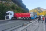 Bilecik’te aynı istikamette seyreden 2 tır çarpıştı, 1 kişi yaralandı 