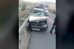 Bilecik’te kontrolden çıkan otomobil bariyerlere çarptı: 1 yaralı