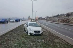 Bilecik’te lastiği patlayan otomobil orta refüje girdi: 1 yaralı