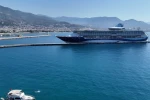 Bin 924 yolcu 734 mürettebatlı dev gemi Alanya’ya demir attı 