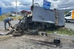 Bingöl’de hayvan yüklü kamyon otomobillere çaptı: 1’i ağır 2 yaralı