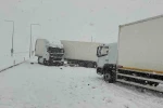 Bitlis’te 4 tır ve 2 otomobil çarpıştı: 5 yaralı