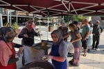 Bitmeyen depremlere karşı halk lokma döktürdü